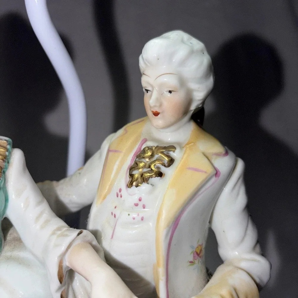 Vintage 70s Porcelain Courting Couple Lamp Lace Style Pierced Shade Works‎ EUC